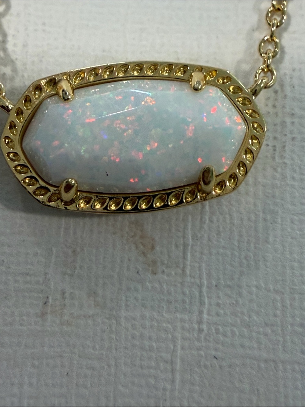 Kendra Scott ELISA White Opal Pendant Necklace in Gold Tone - Picture 2 of 2